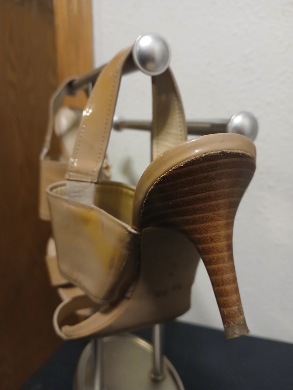 Coach Marla Tan Patent Leather Slingback Heels Sandals Turnlock Nude Size 9B - Picture 7 of 9